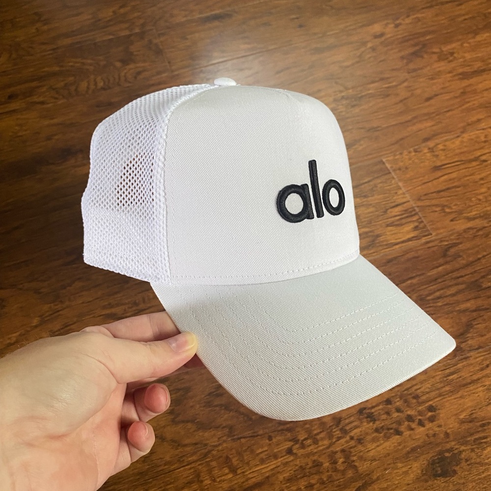 Alo Yoga District Trucker Hat